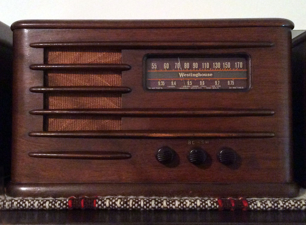 <b>Westinghouse W577-A</b> (1938) : Figure 60 : Very nice radio with all good tubes. The cabinet looks like it was refinished at some time, has no shine. I justed waxed it. : 